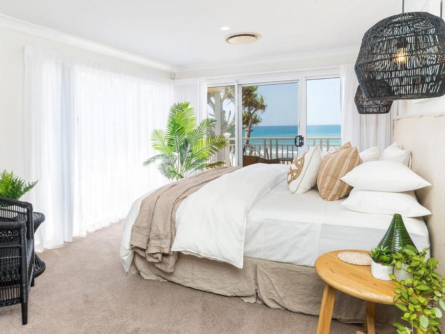 Absolute Beachfront Family Size * Gold Coast